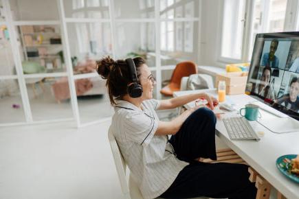 woman computer screen office